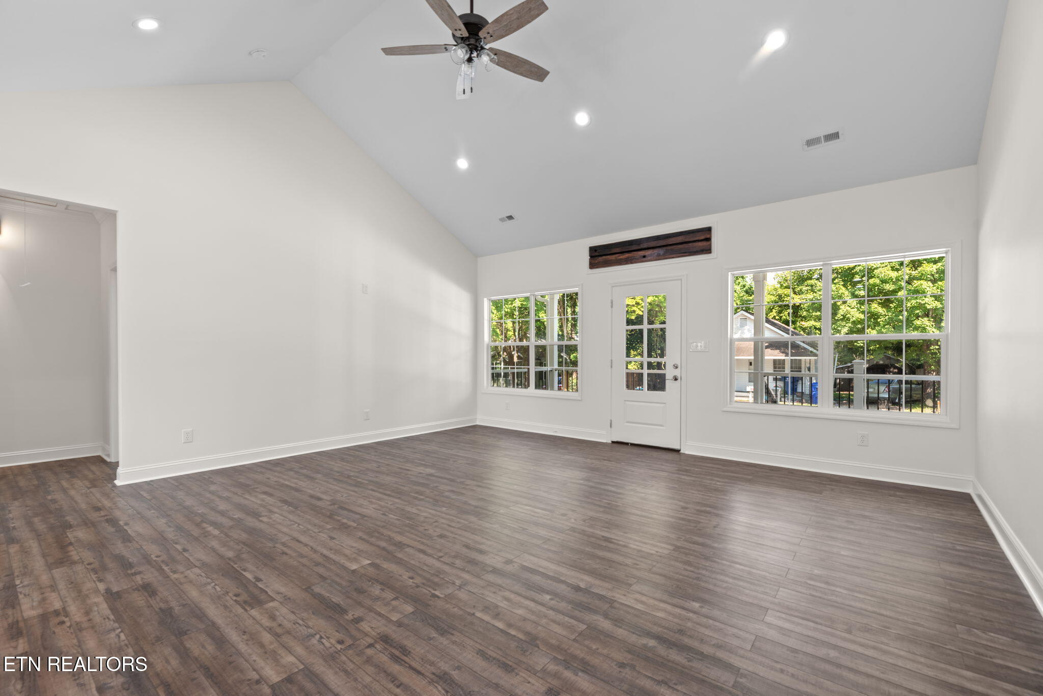 711 Byrd Street Clinton, TN 37716 - Photo 6 of 27 25-web-or-mls-Byrd711 (21)