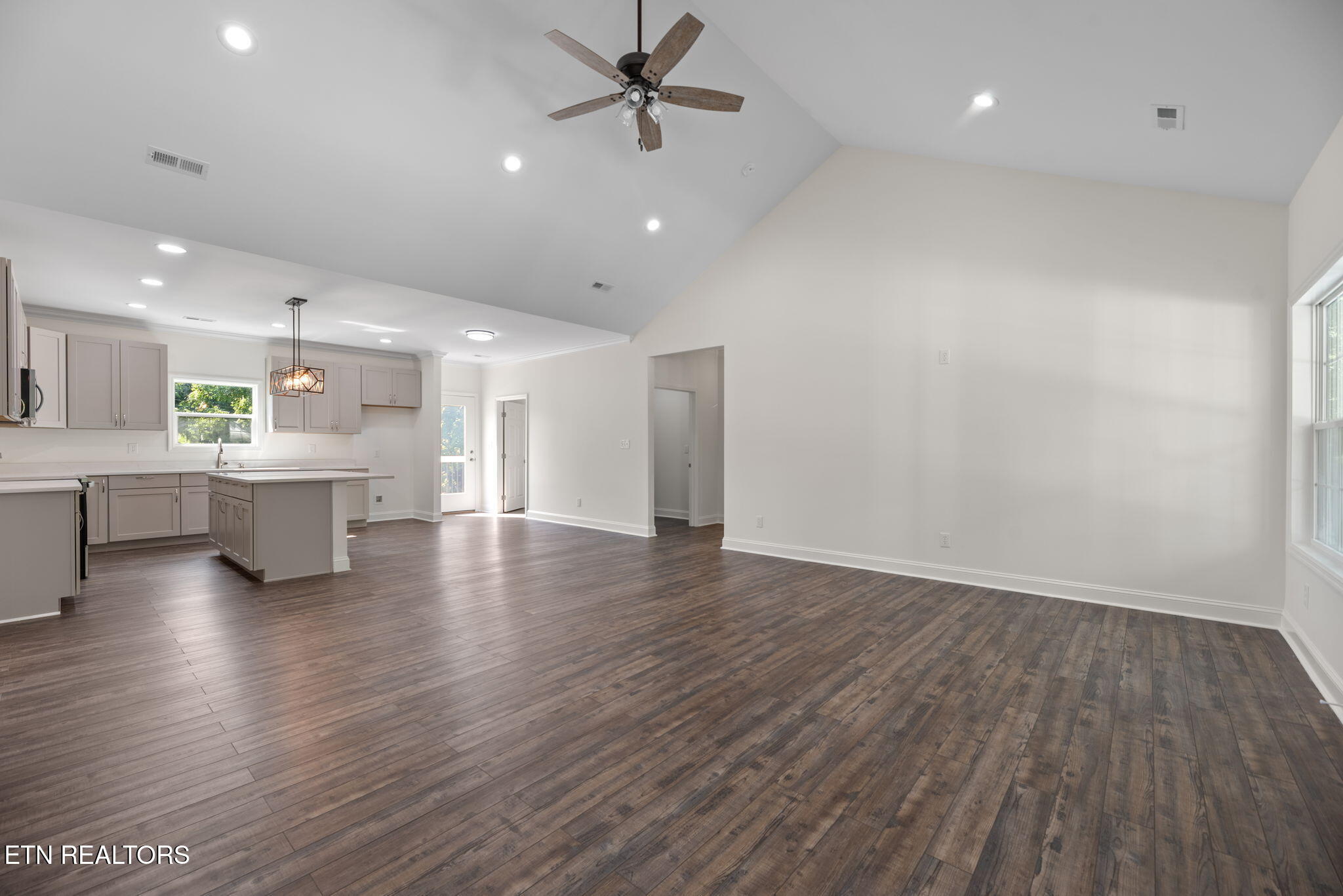 711 Byrd Street Clinton, TN 37716 - Photo 7 of 27 26-web-or-mls-Byrd711 (3)