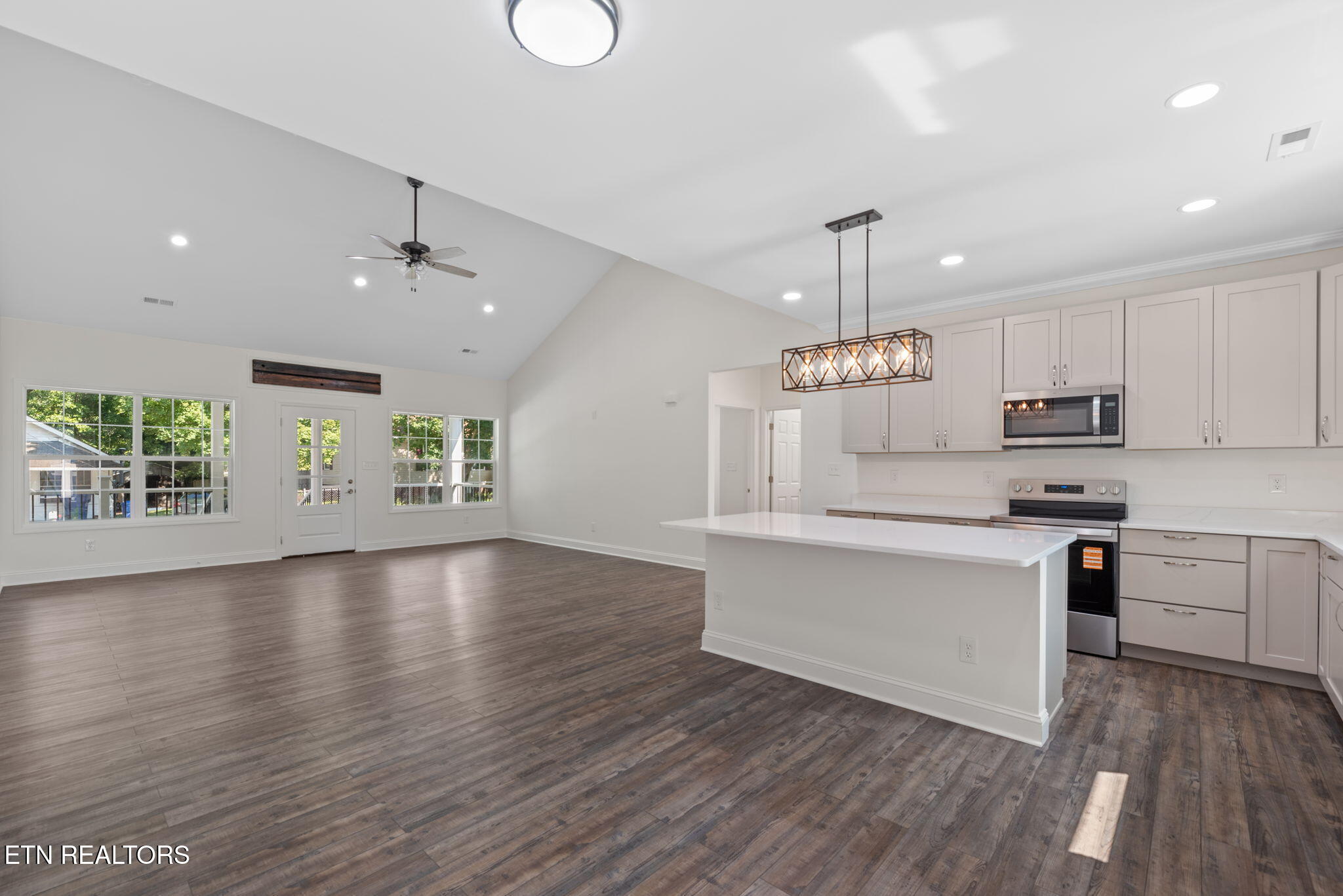 711 Byrd Street Clinton, TN 37716 - Photo 8 of 27 27-web-or-mls-Byrd711 (24)