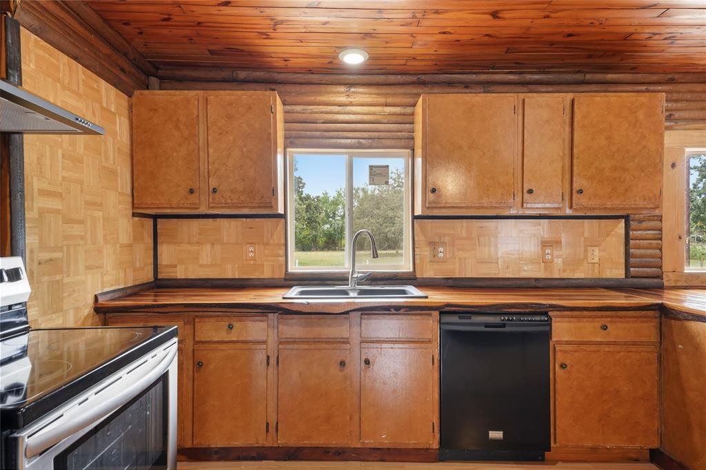 19331 Allen Ranch Road Eustace, TX 75124 - Photo 9 of 37 Plenty of cabinets for storage