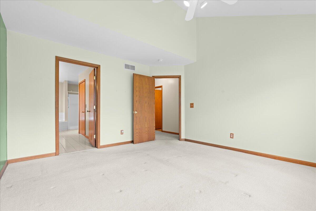 3168 MacKenzie Drive Howell, MI 48843 - Photo 12 of 44 16-Media Jett - 16