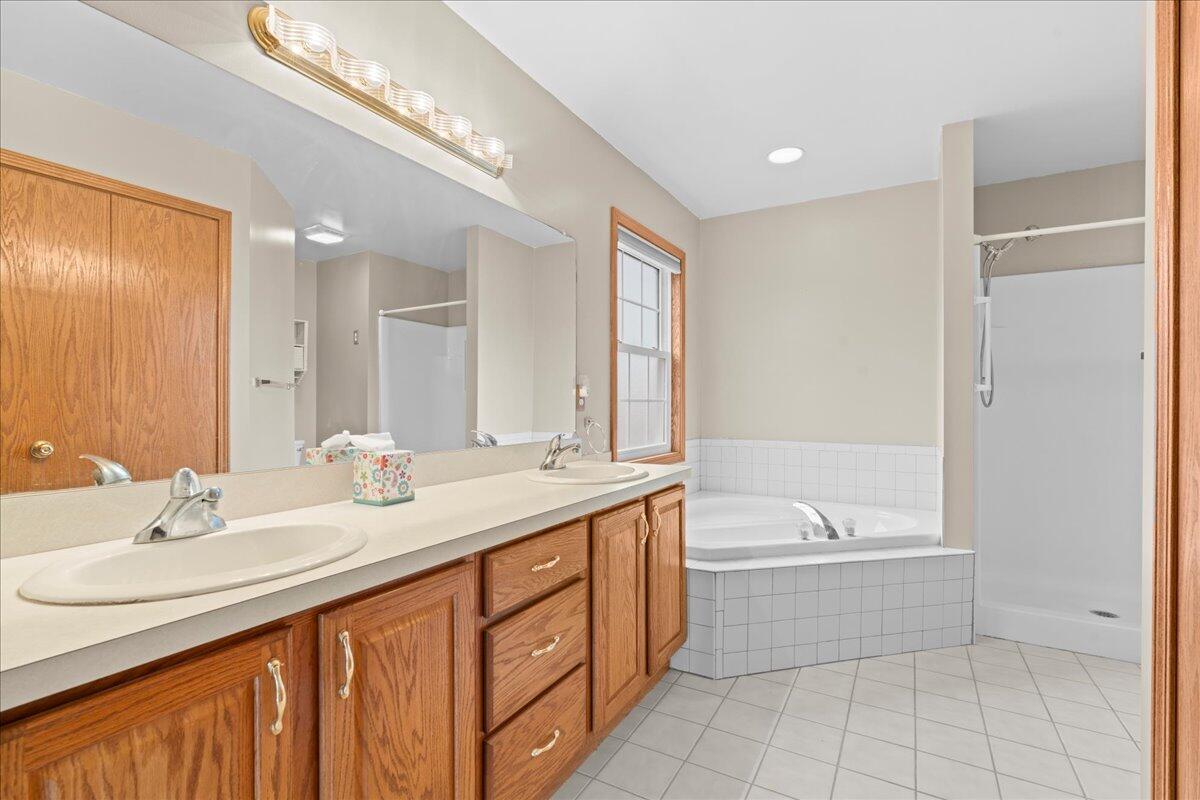 3168 MacKenzie Drive Howell, MI 48843 - Photo 13 of 44 17-Media Jett - 17