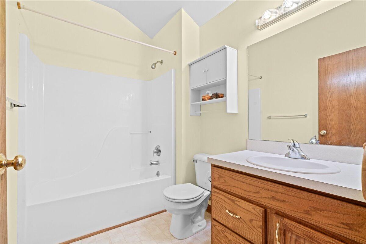 3168 MacKenzie Drive Howell, MI 48843 - Photo 25 of 44 33-Media Jett - 32