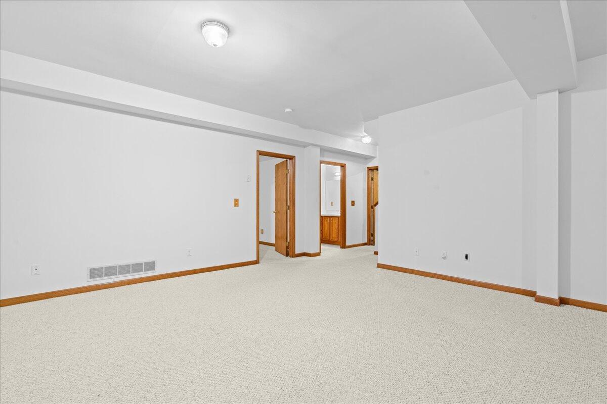3168 MacKenzie Drive Howell, MI 48843 - Photo 28 of 44 43-Media Jett - 42