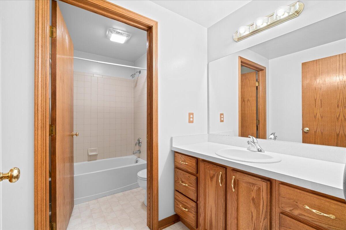 3168 MacKenzie Drive Howell, MI 48843 - Photo 29 of 44 38-Media Jett - 37