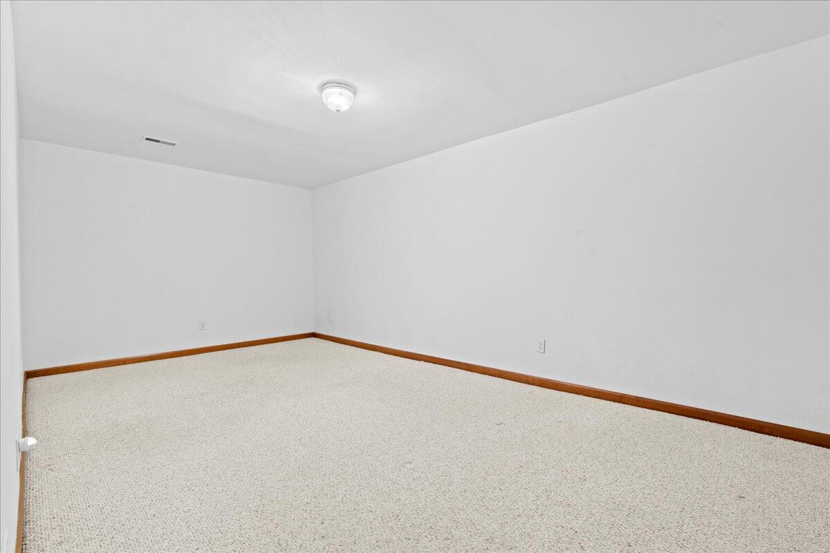 3168 MacKenzie Drive Howell, MI 48843 - Photo 30 of 44 37-Media Jett - 36
