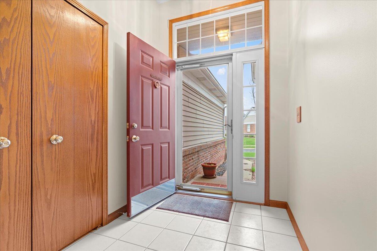 3168 MacKenzie Drive Howell, MI 48843 - Photo 3 of 44 12-Media Jett - 12