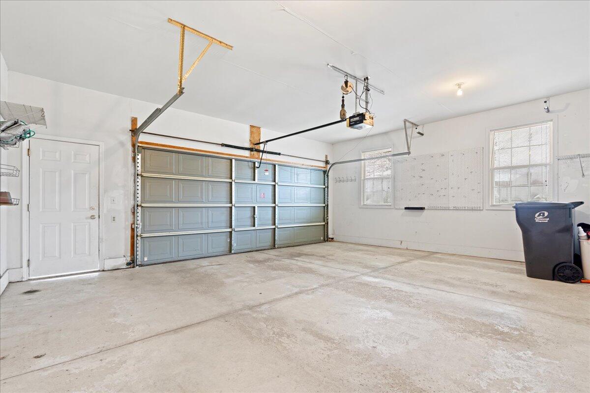 3168 MacKenzie Drive Howell, MI 48843 - Photo 34 of 44 45-Media Jett - 44