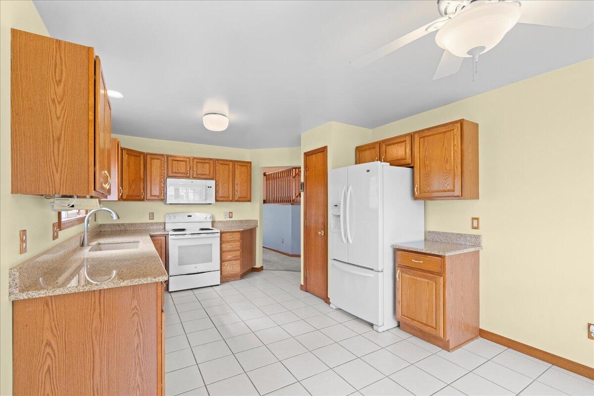 3168 MacKenzie Drive Howell, MI 48843 - Photo 9 of 44 29-Media Jett - 28