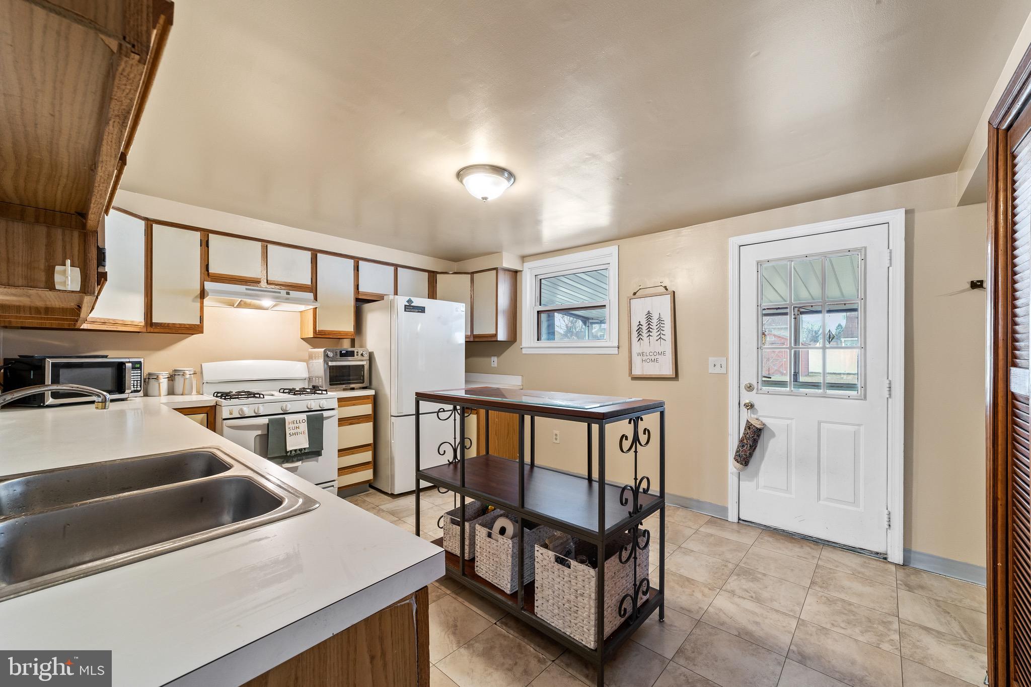 426 Flanders Road Burlington, NJ 08016 - Photo 4 of 27 Gallery Image 4