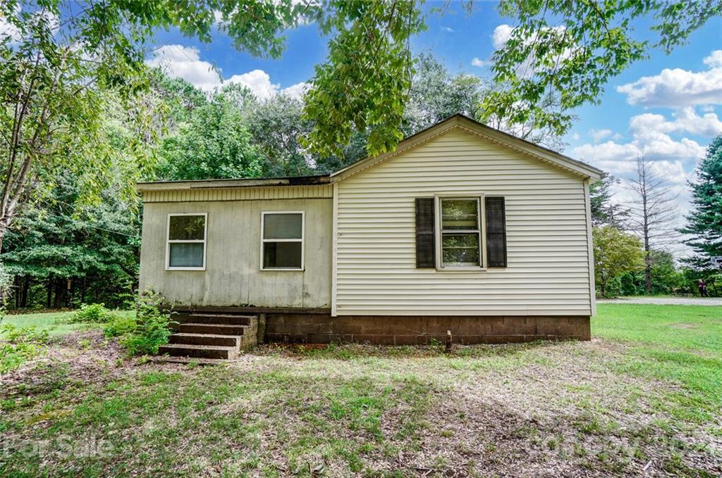 a house view with a backyard space