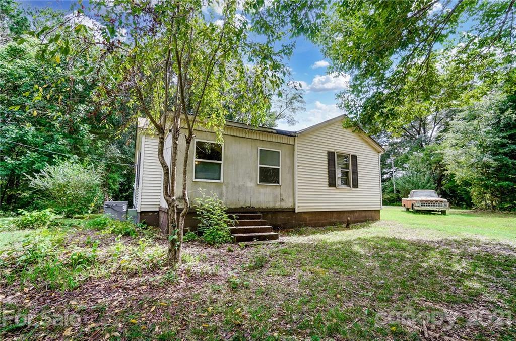 1429 Beth Haven Church Road Denver, NC 28037 - Photo 2 of 27 a front view of a house with garden