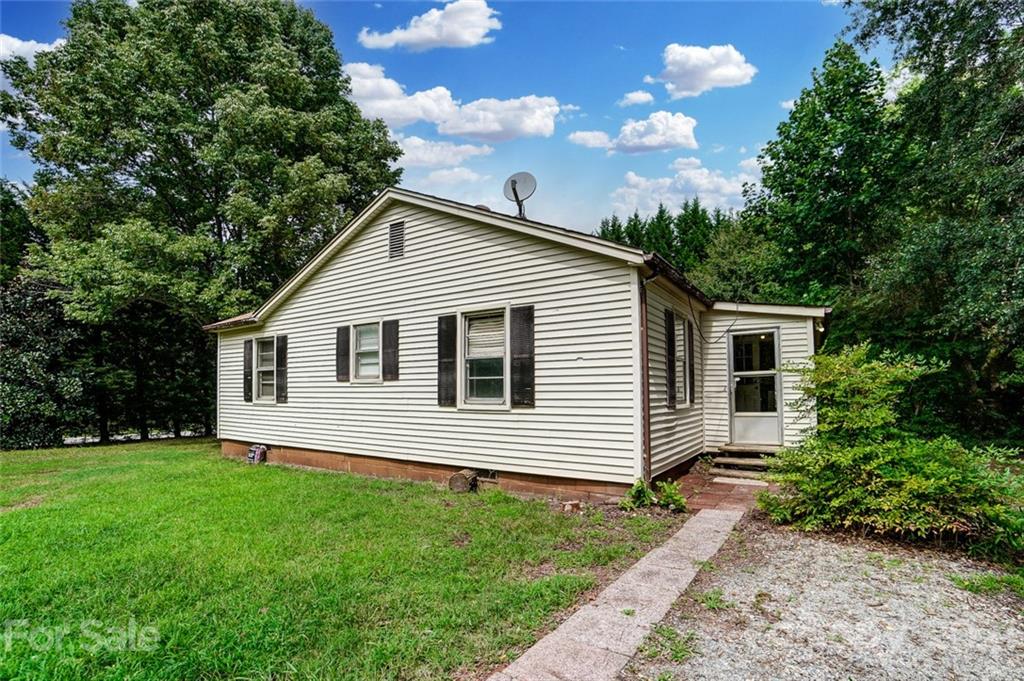 1429 Beth Haven Church Road Denver, NC 28037 - Photo 4 of 27 a front view of a house with a garden