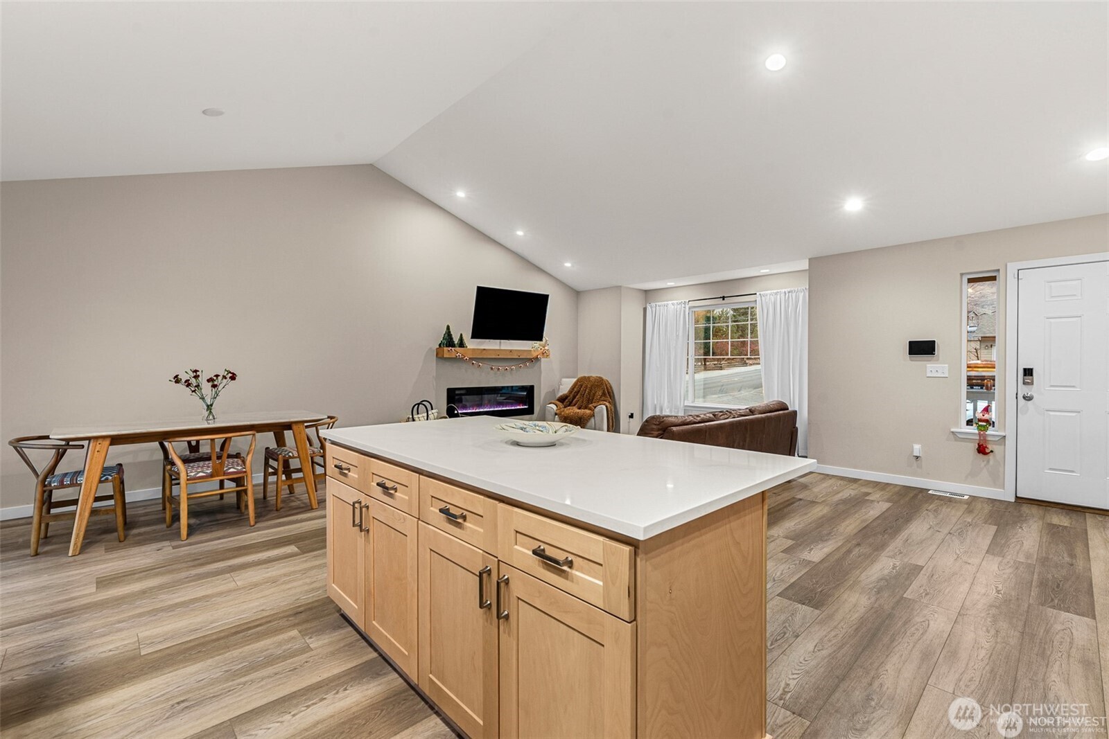 576 Saddle Rock Loop Wenatchee, WA 98801 - Photo 5 of 24