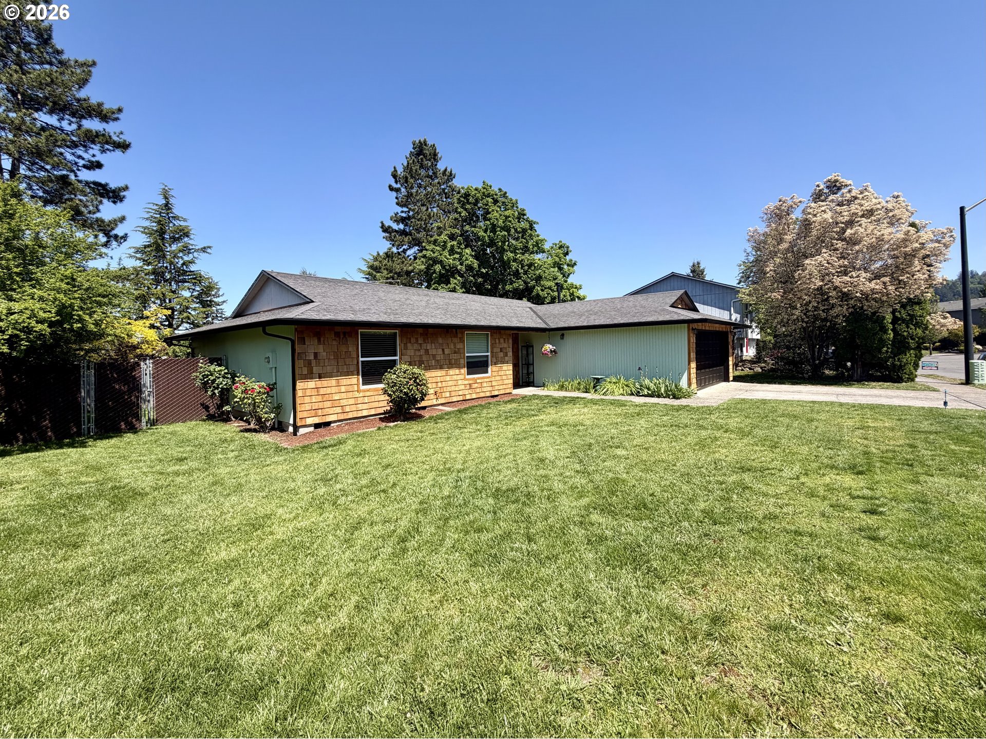 2715 Southwest 31st Street Gresham, OR 97080 - Photo 3 of 36