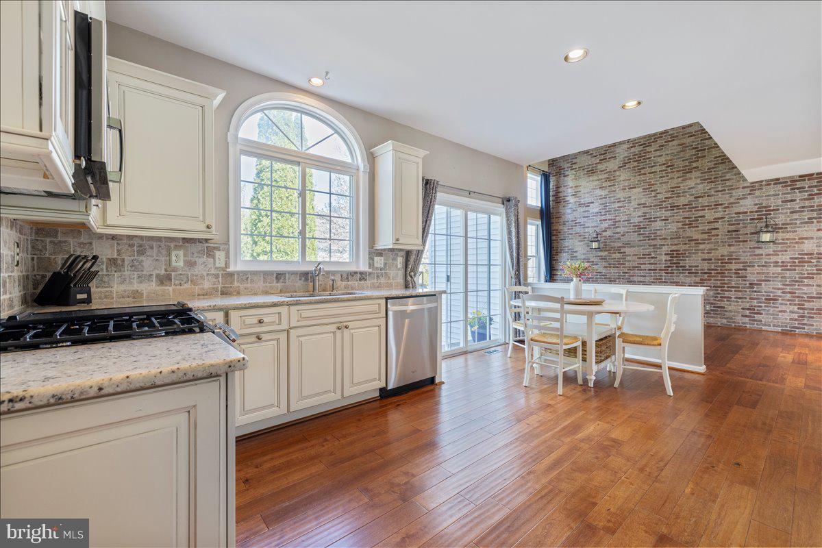 5401 Windtree Drive Doylestown, PA 18902 - Photo 11 of 36 Kitchen