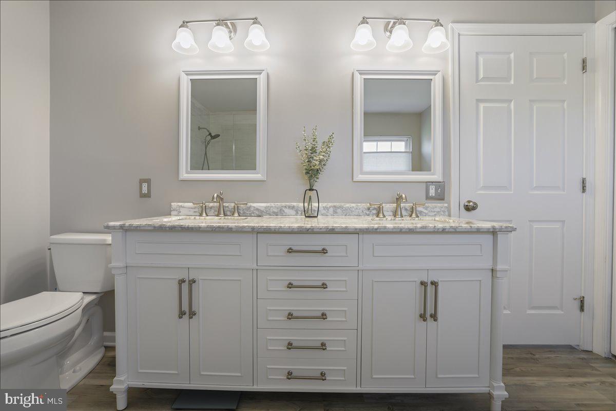 5401 Windtree Drive Doylestown, PA 18902 - Photo 23 of 36 Primary Full Bathroom