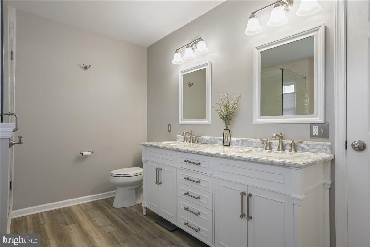 5401 Windtree Drive Doylestown, PA 18902 - Photo 24 of 36 Primary Full Bathroom