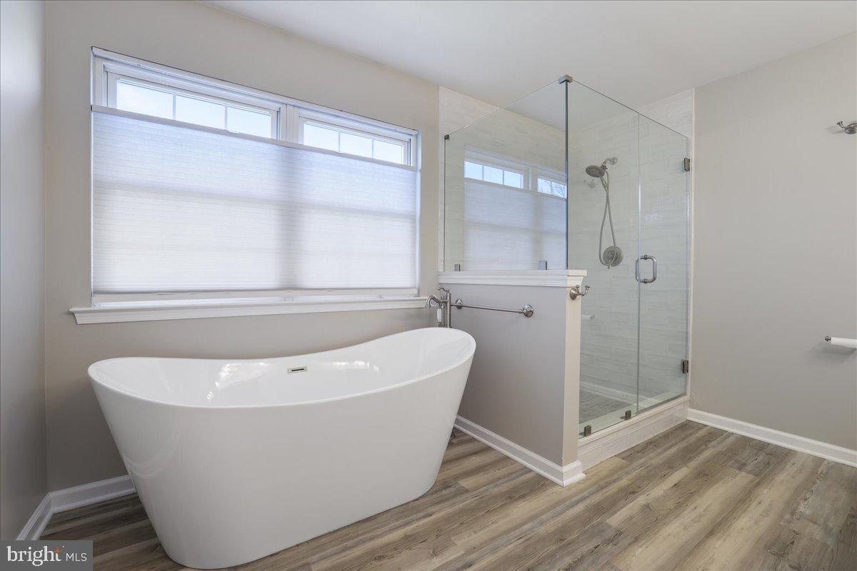 5401 Windtree Drive Doylestown, PA 18902 - Photo 25 of 36 Primary Full Bathroom