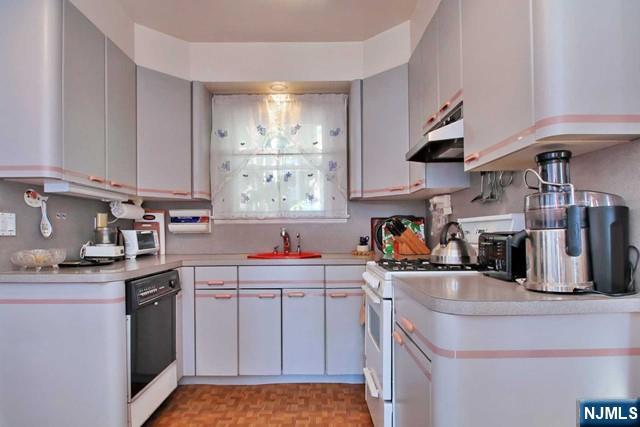 333 Henry Street Hasbrouck Heights, NJ 07604 - Photo 8 of 27