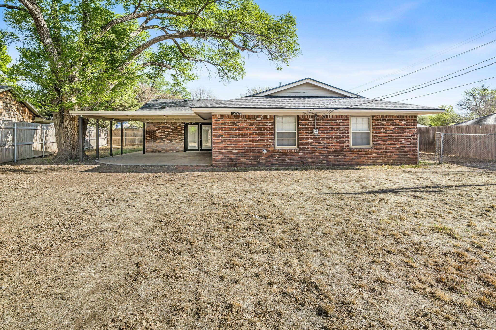 5305 Randolph Road Amarillo, TX 79106 - Photo 17 of 20 a front view of a house with a yard