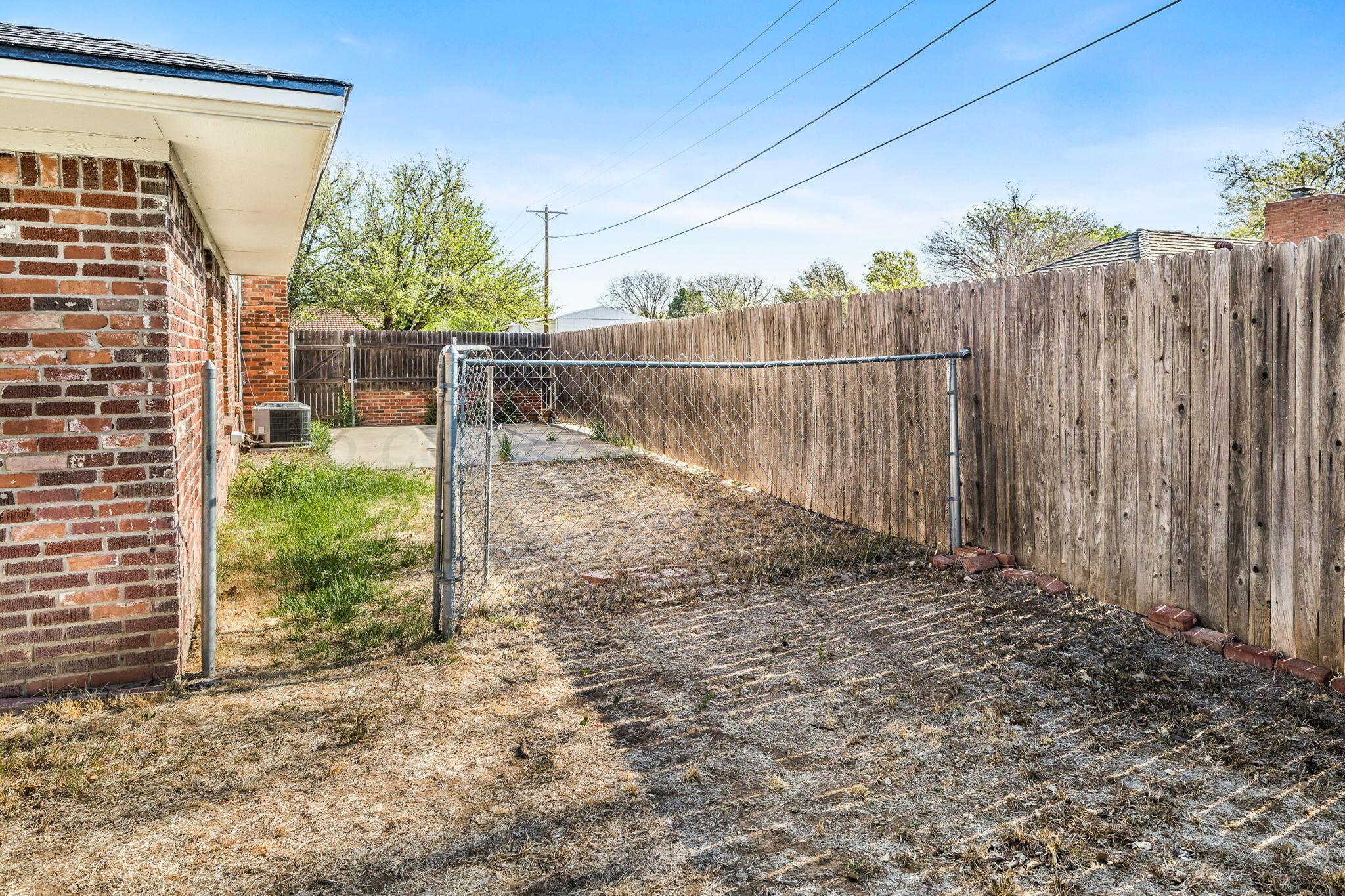 5305 Randolph Road Amarillo, TX 79106 - Photo 19 of 20 a view of a backyard with pathway
