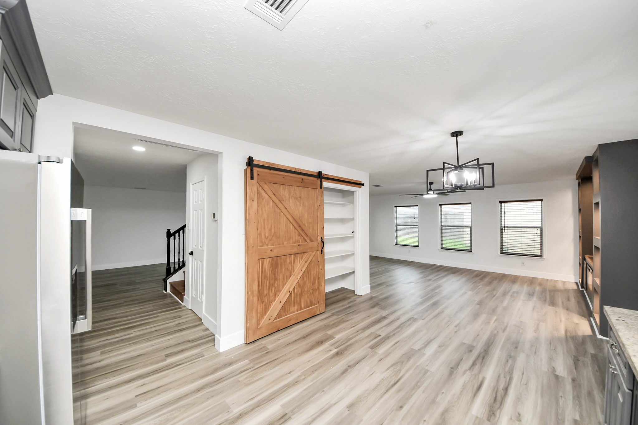 1910 Fallow Lane Houston, TX 77049 - Photo 3 of 25