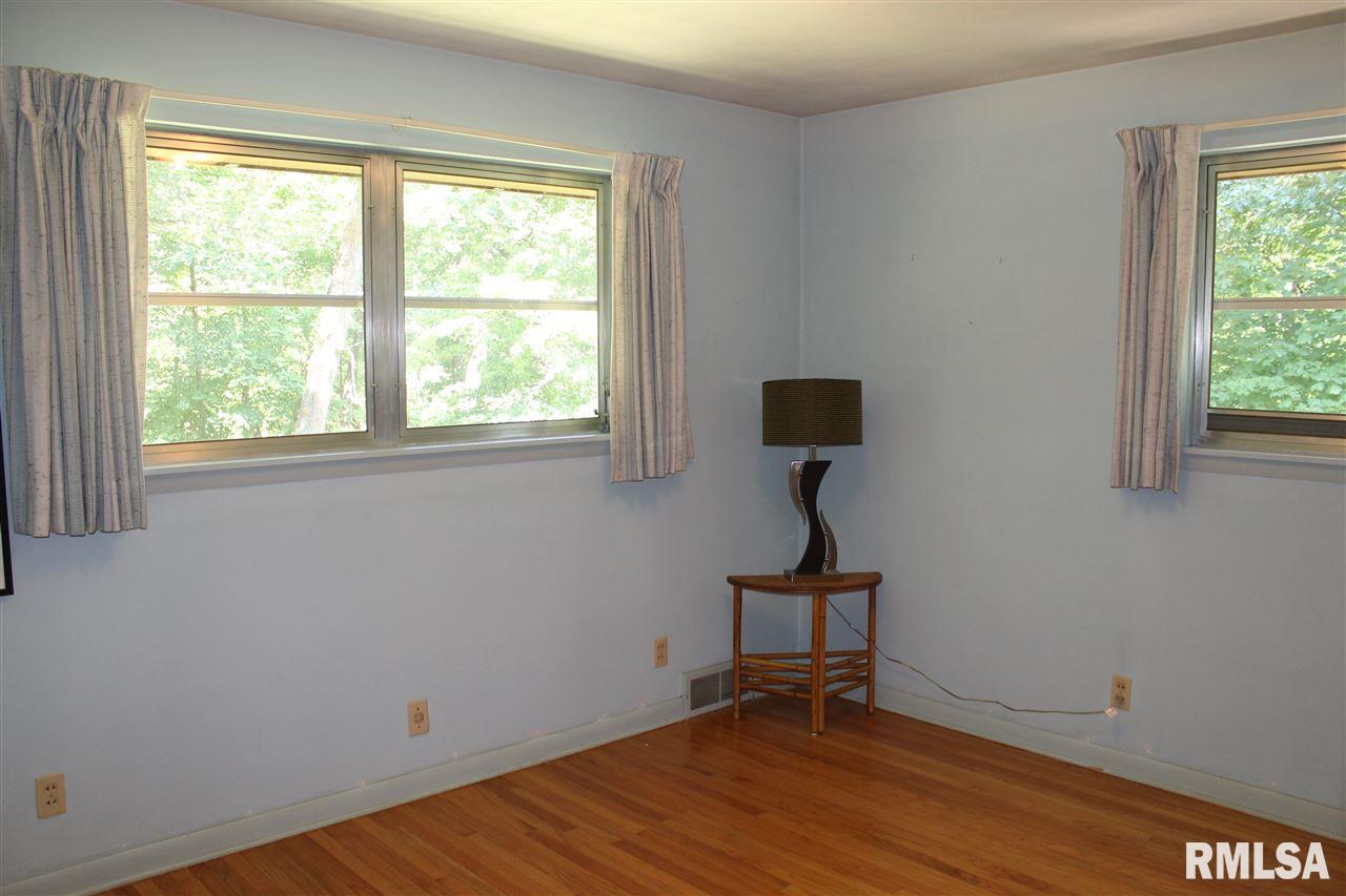 1815 East Maple Ridge Drive Peoria, IL 61603 - Photo 11 of 26 Gallery Image 11