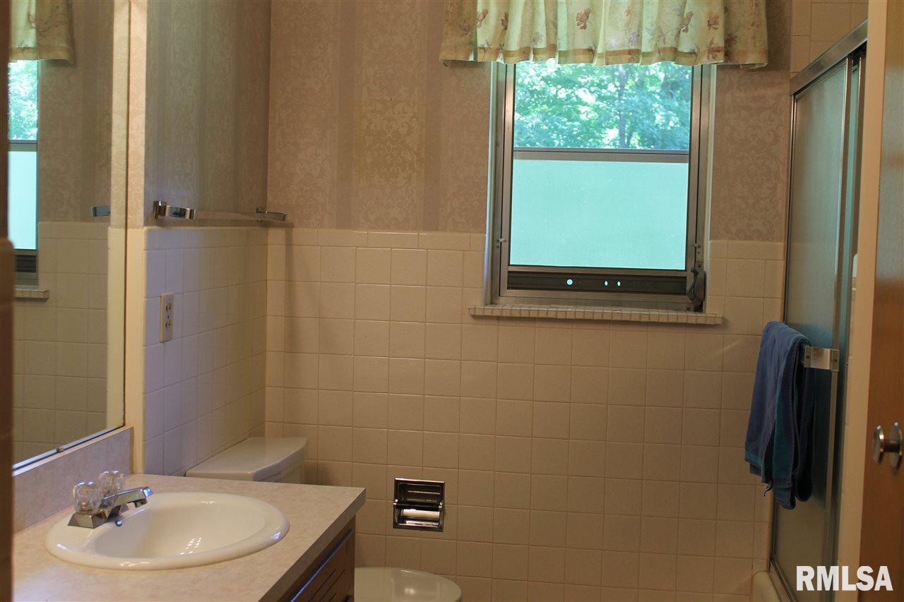 1815 East Maple Ridge Drive Peoria, IL 61603 - Photo 13 of 26 Gallery Image 13