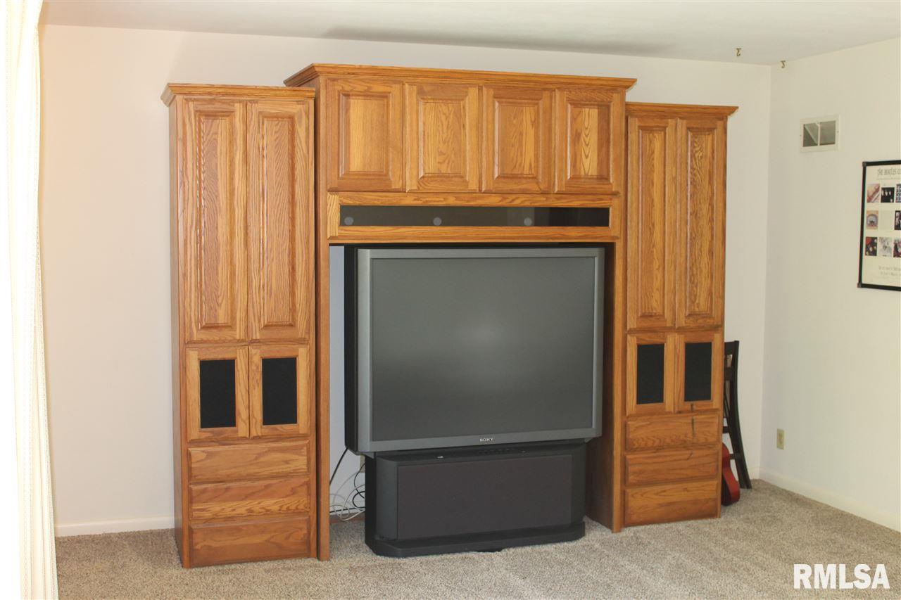 1815 East Maple Ridge Drive Peoria, IL 61603 - Photo 7 of 26 Gallery Image 7