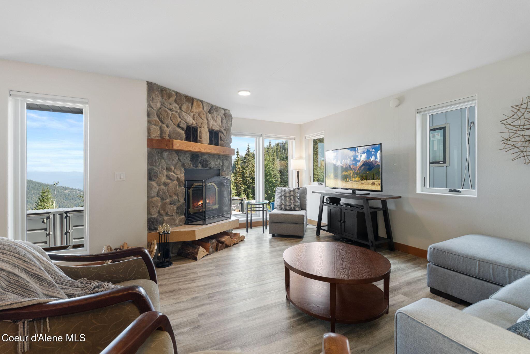 169 Crystal Springs Road, Unit 501 Sandpoint, ID 83864 - Photo 5 of 51 6_DSC09533