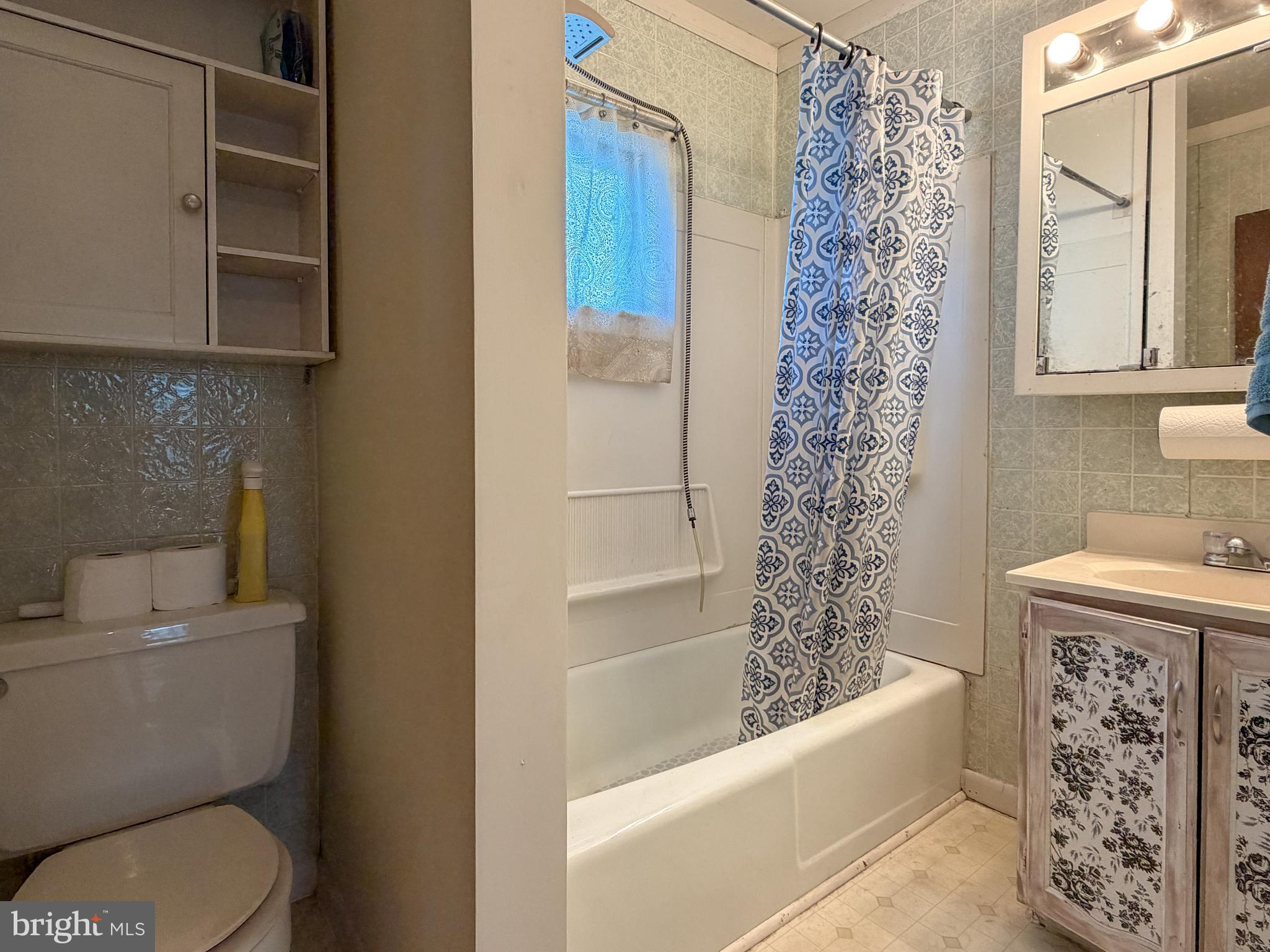 130 East 1st Street Everett, PA 15537 - Photo 17 of 39 a bathroom with a toilet a sink and bathtub