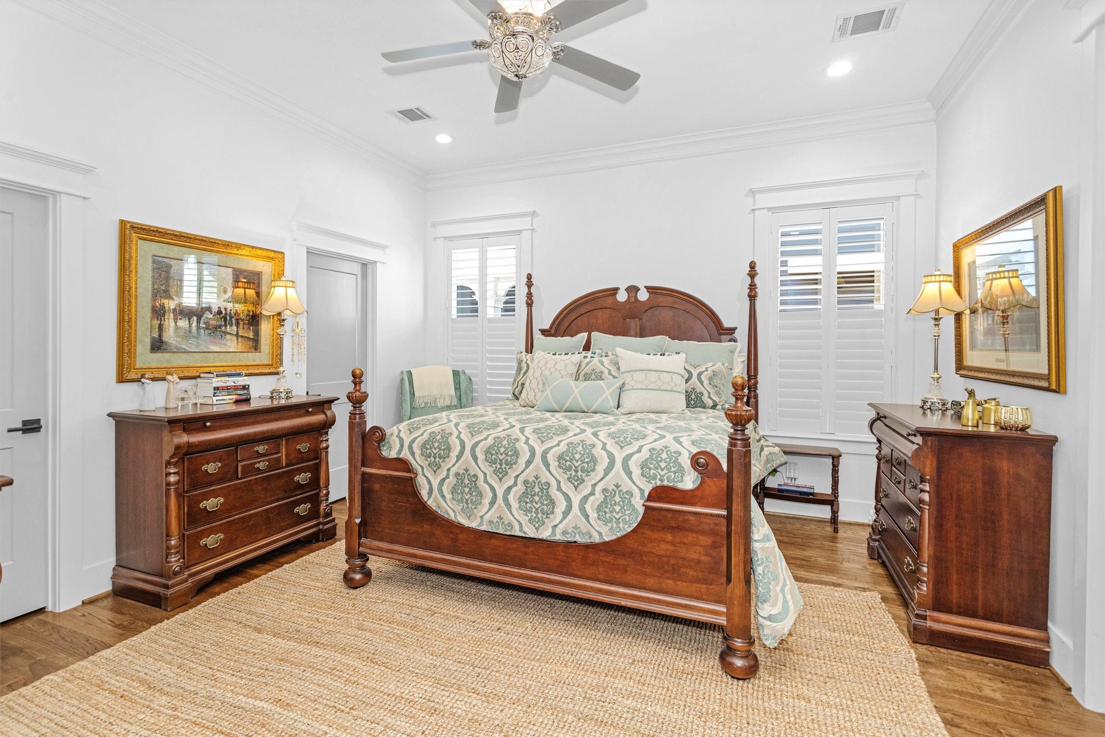 1202 Walton Street Houston, TX 77009 - Photo 12 of 32 Luxurious Primary Suite with Plenty of Space to Unwind and Recharge