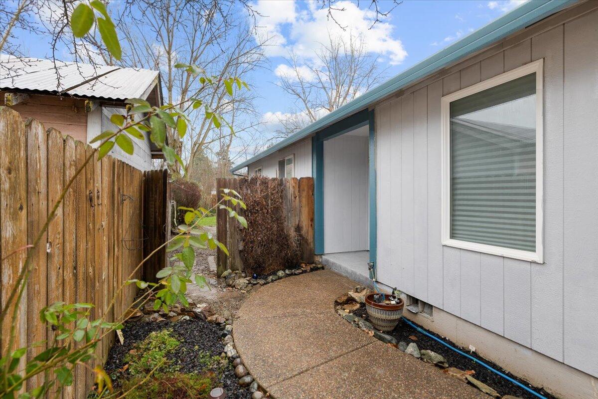 1312 Thomas Road Medford, OR 97501 - Photo 24 of 25 04-CI_9892