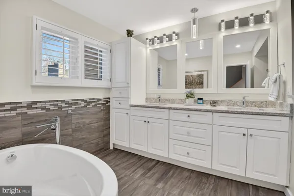 $865,000 | 10807 Whiterim Drive, Potomac, MD 20854