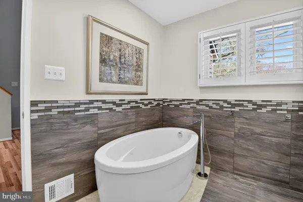 $865,000 | 10807 Whiterim Drive, Potomac, MD 20854