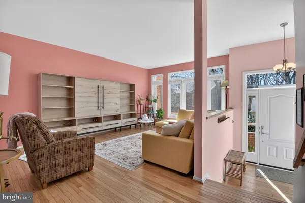 $865,000 | 10807 Whiterim Drive, Potomac, MD 20854