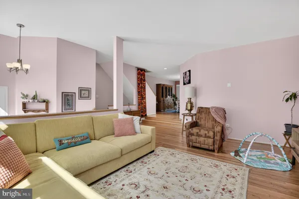 $865,000 | 10807 Whiterim Drive, Potomac, MD 20854