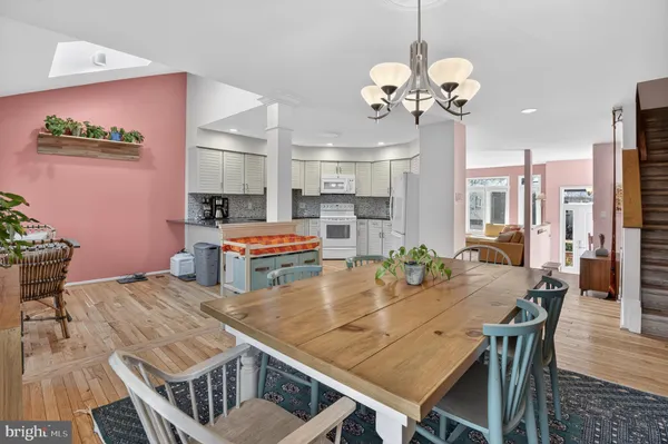 $865,000 | 10807 Whiterim Drive, Potomac, MD 20854