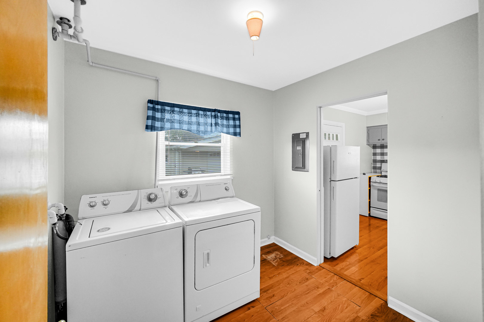 11025 Princess Avenue Chicago Ridge, IL 60415 - Photo 14 of 21 a utility room with dryer and washer