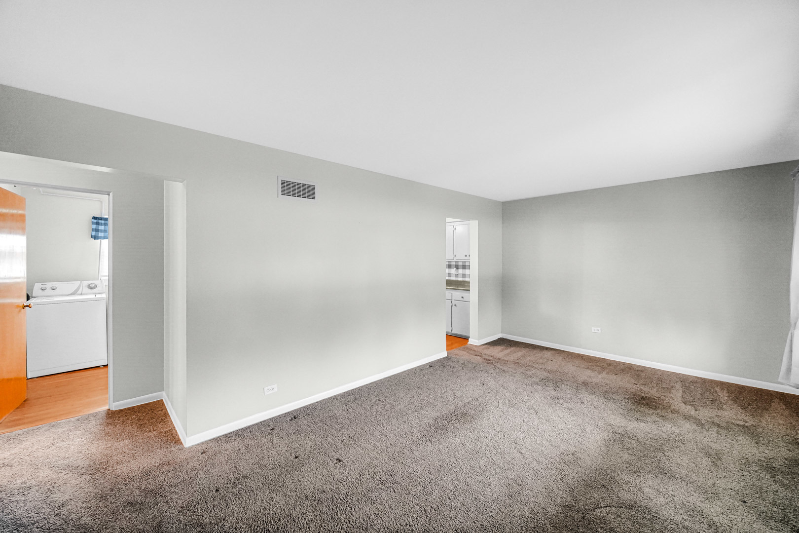 11025 Princess Avenue Chicago Ridge, IL 60415 - Photo 8 of 21 an empty room with windows