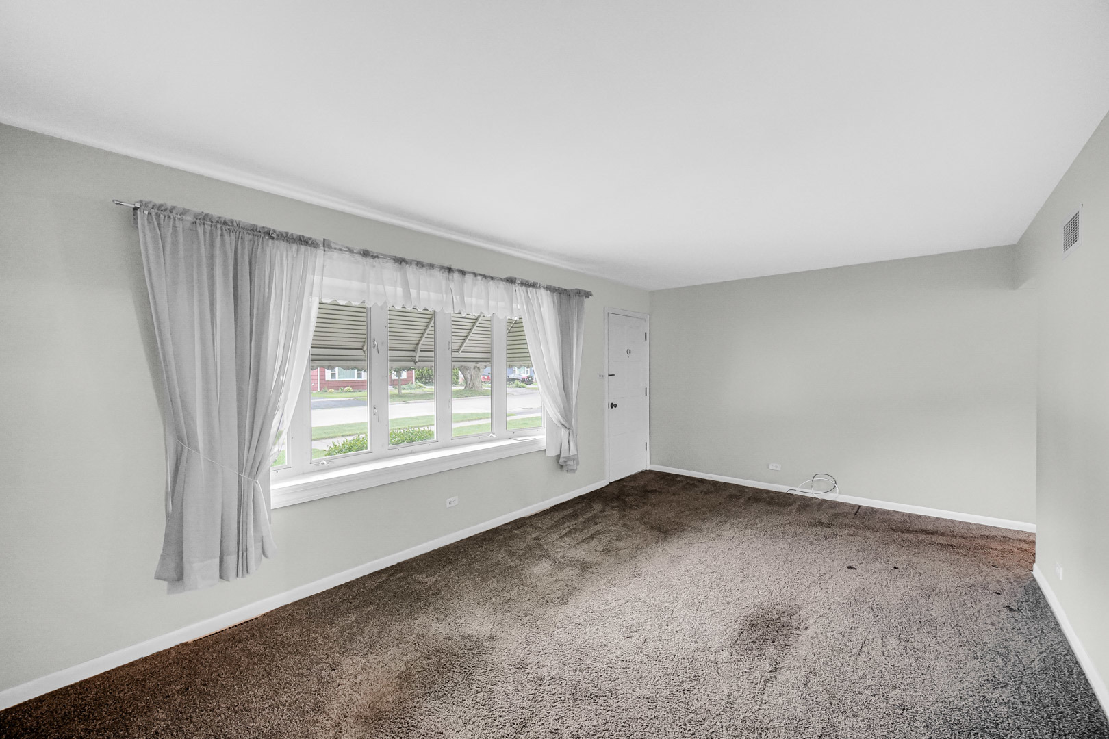 11025 Princess Avenue Chicago Ridge, IL 60415 - Photo 9 of 21 an empty room with a window