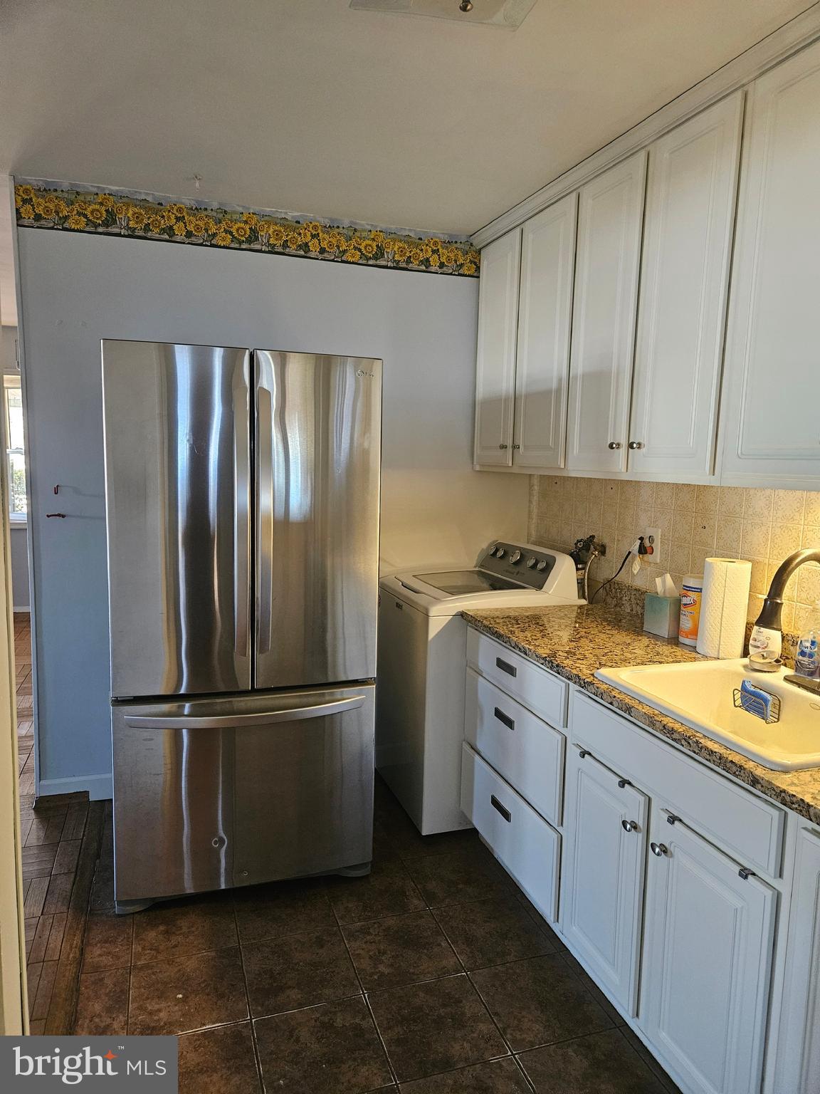 905 Lindsay Road Oxon Hill, MD 20745 - Photo 10 of 31 a kitchen with stainless steel appliances granite countertop a refrigerator and a sink