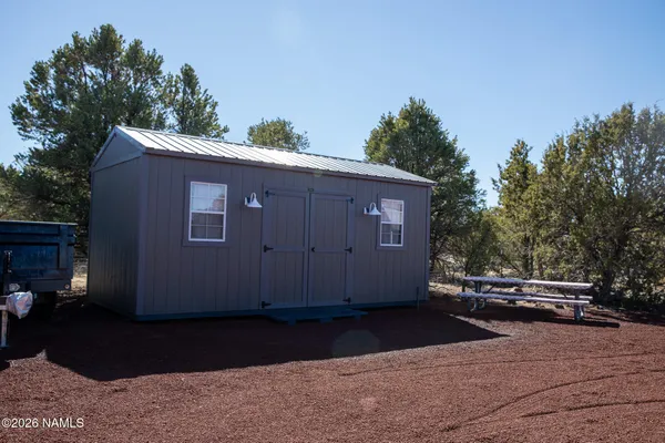 a view of an outdoor space