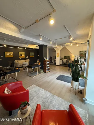 $1,900 | 402 Park Street, Unit 1, Great Barrington, MA 01230