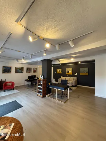 $1,900 | 402 Park Street, Unit 1, Great Barrington, MA 01230