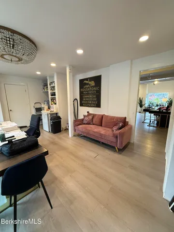 $1,900 | 402 Park Street, Unit 1, Great Barrington, MA 01230