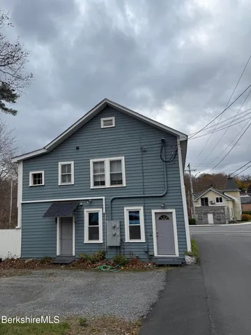 $1,900 | 402 Park Street, Unit 1, Great Barrington, MA 01230