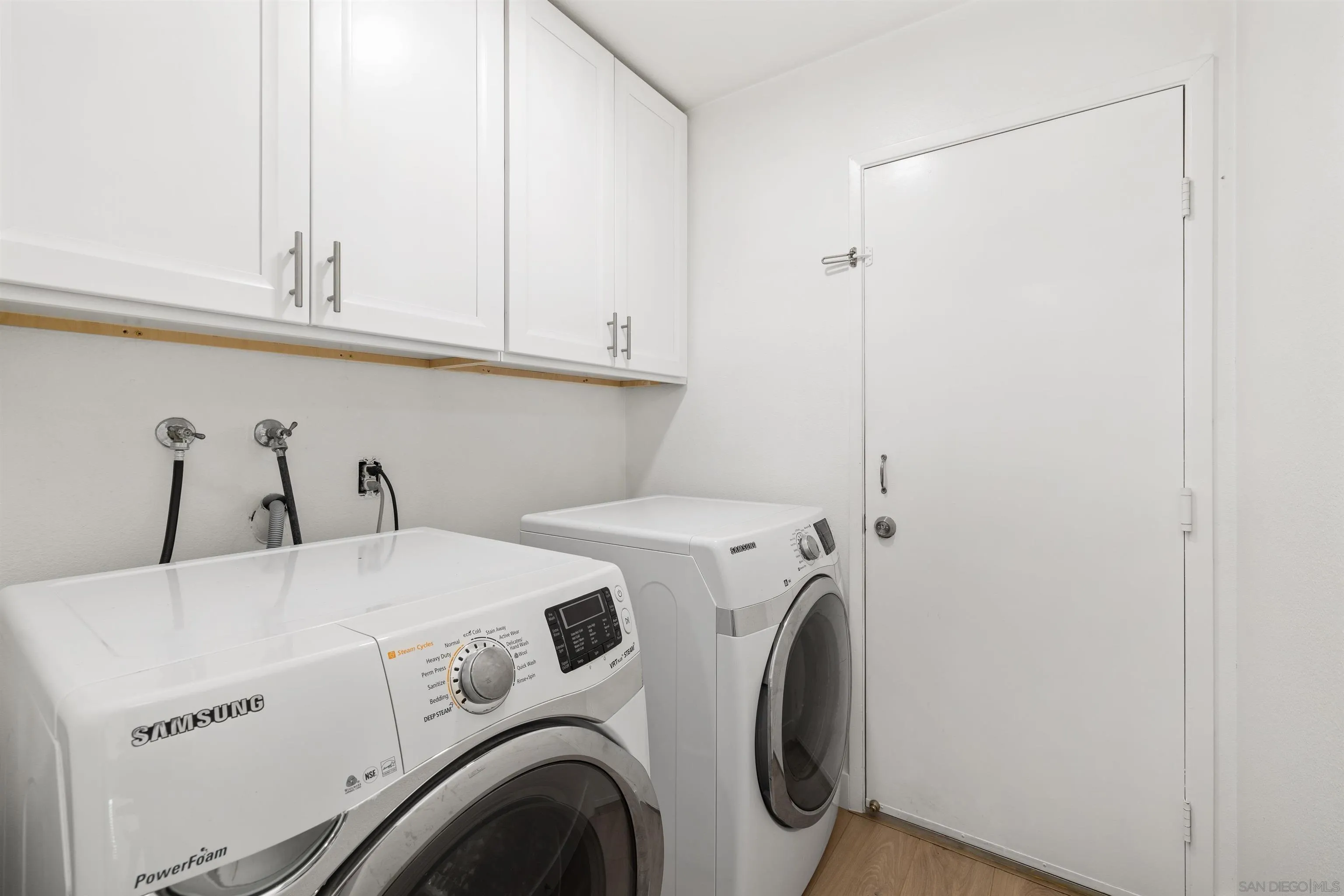 12866 Summerfield Lane Poway, CA 92064 - Photo 18 of 33 a utility room with dryer and washer