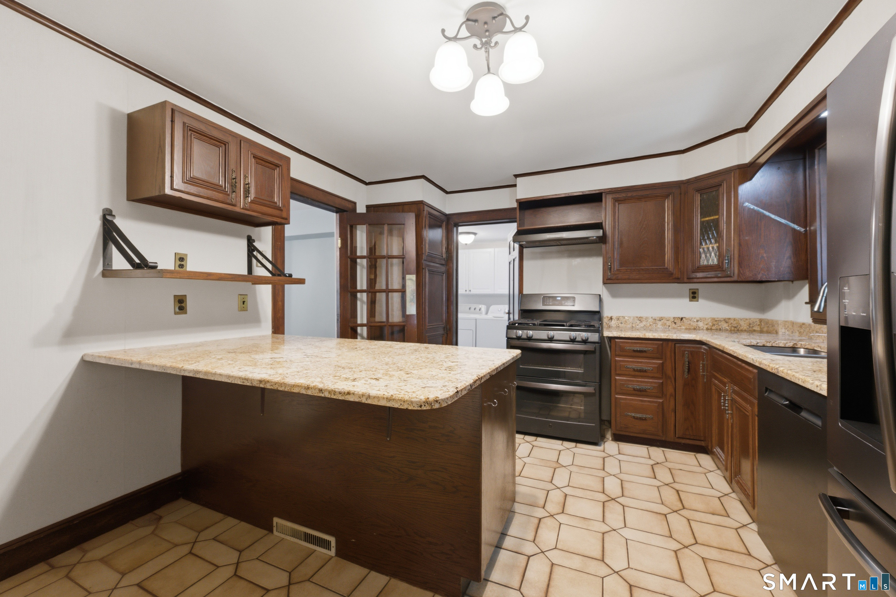 36 Middle River Road Danbury, CT 06811 - Photo 5 of 33